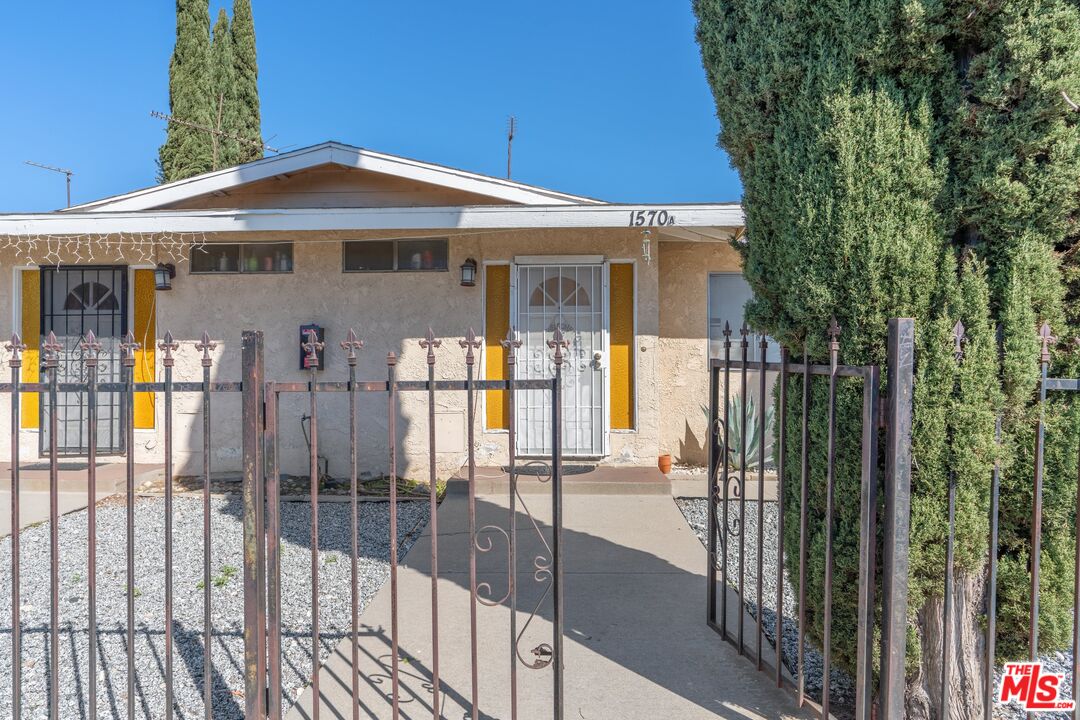 1570 W Ramona Dr