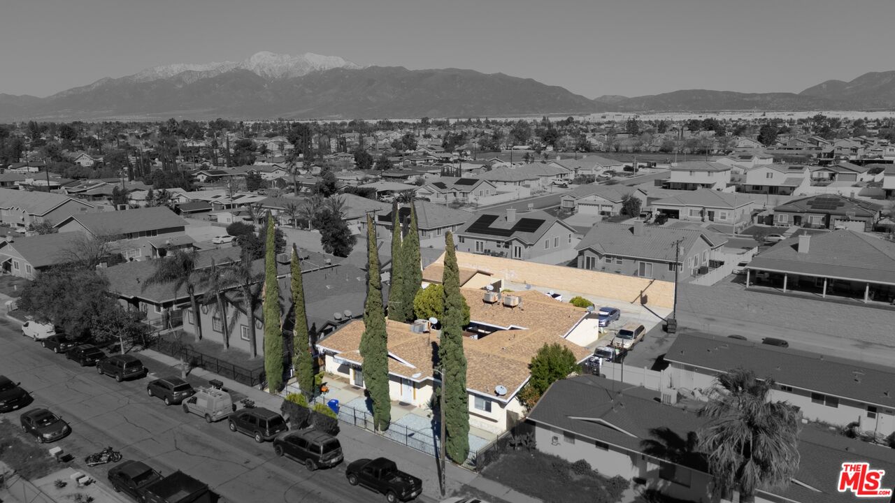 1570 W Ramona Dr