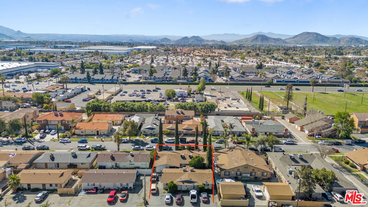 1570 W Ramona Dr