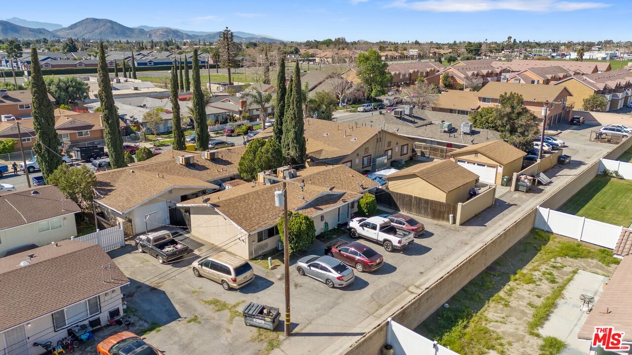 1570 W Ramona Dr