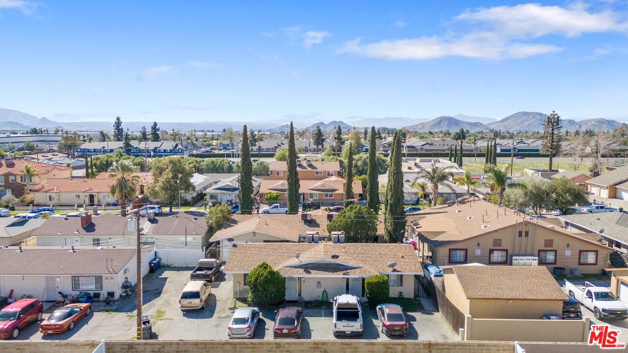 1570 W Ramona Dr