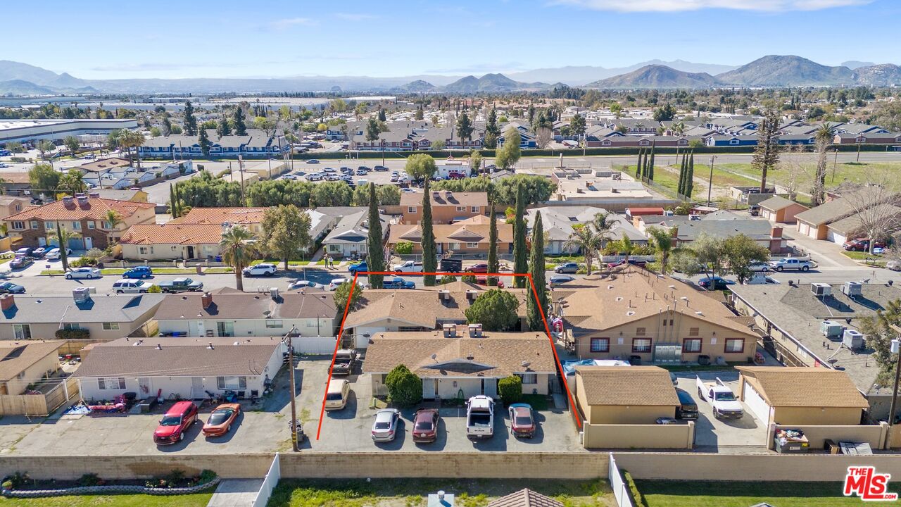 1570 W Ramona Dr