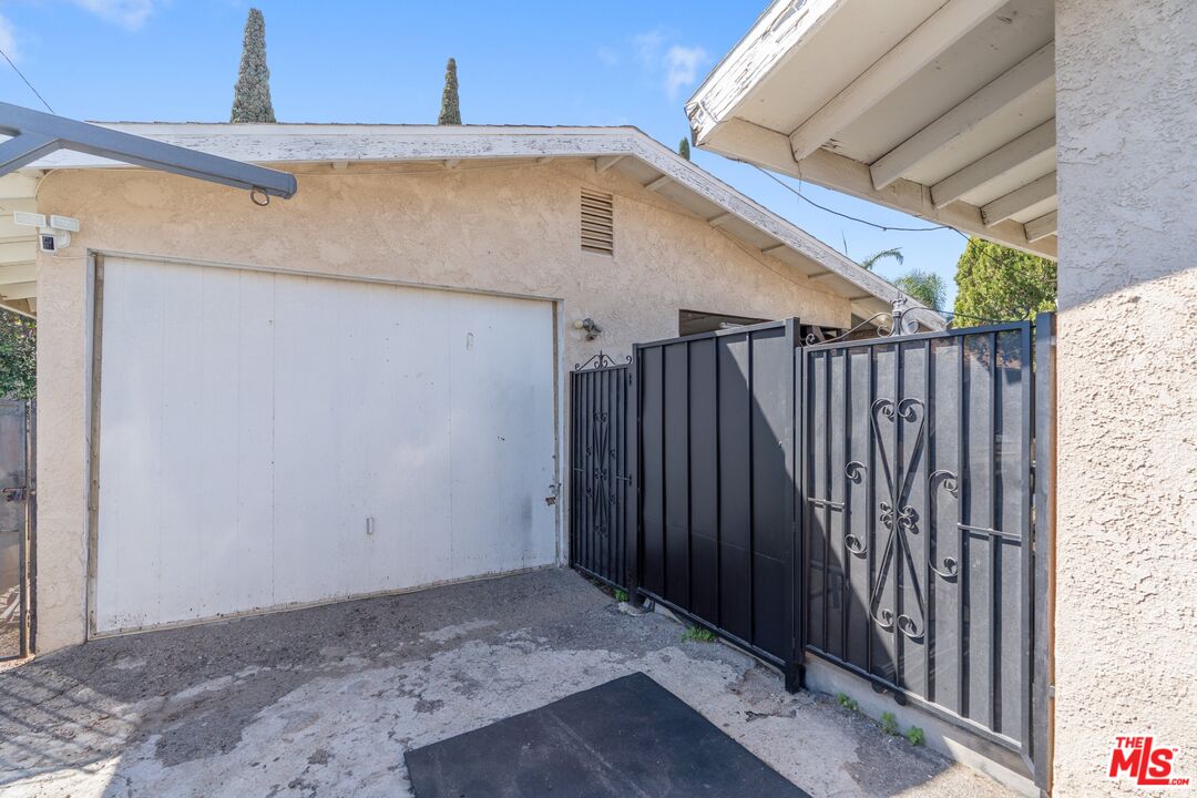 1570 W Ramona Dr