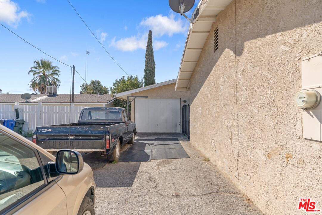 1570 W Ramona Dr