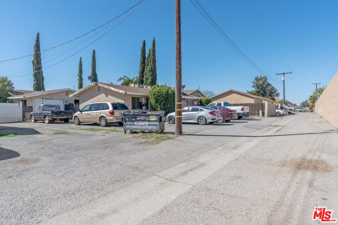 1570 W Ramona Dr