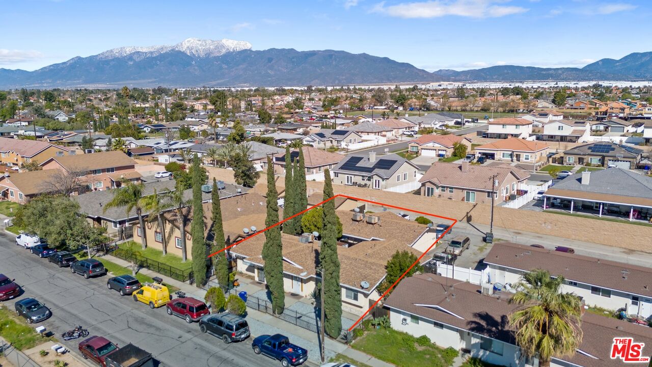 1570 W Ramona Dr