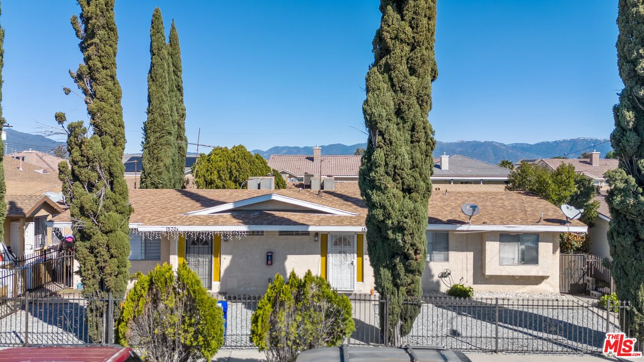 1570 W Ramona Dr