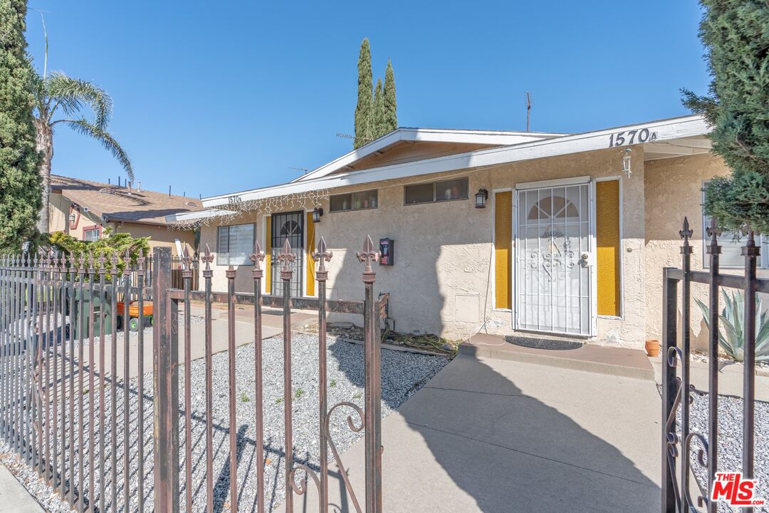 1570 W Ramona Dr