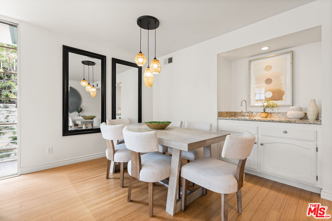 1129 Larrabee St Unit: 3