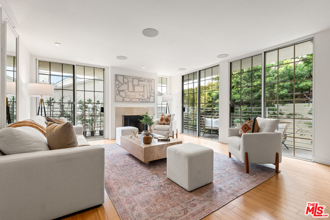 1129 Larrabee St Unit: 3