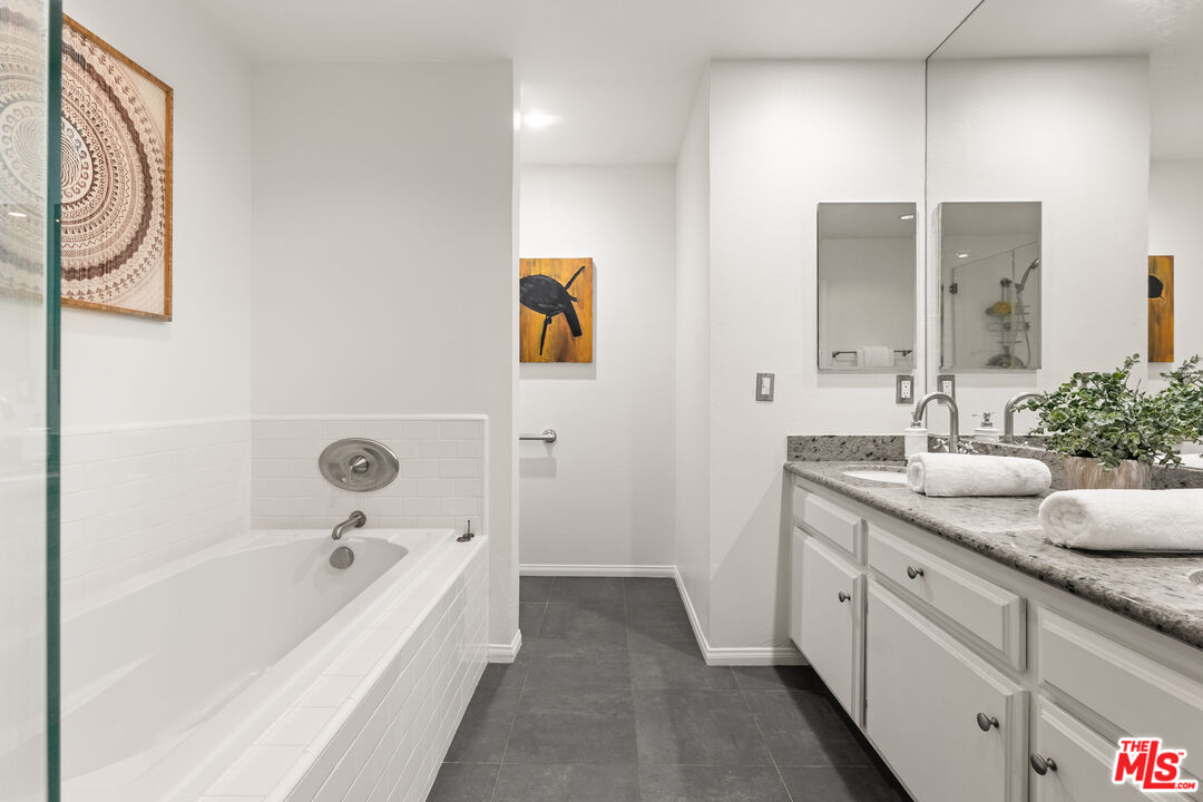 1129 Larrabee St Unit: 3