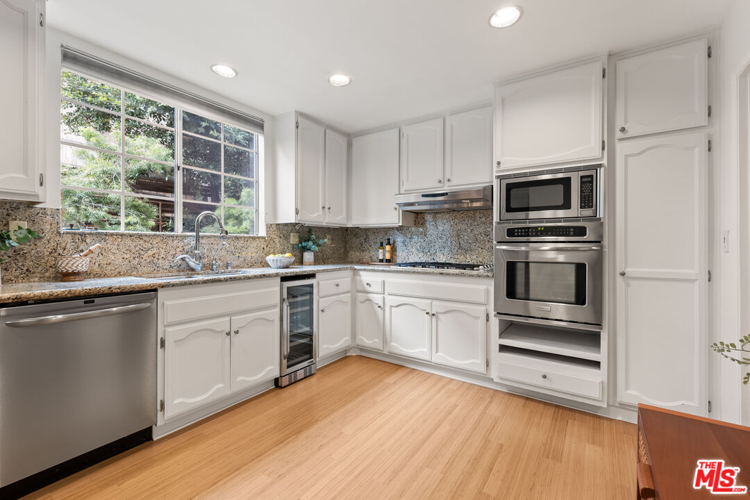 1129 Larrabee St Unit: 3