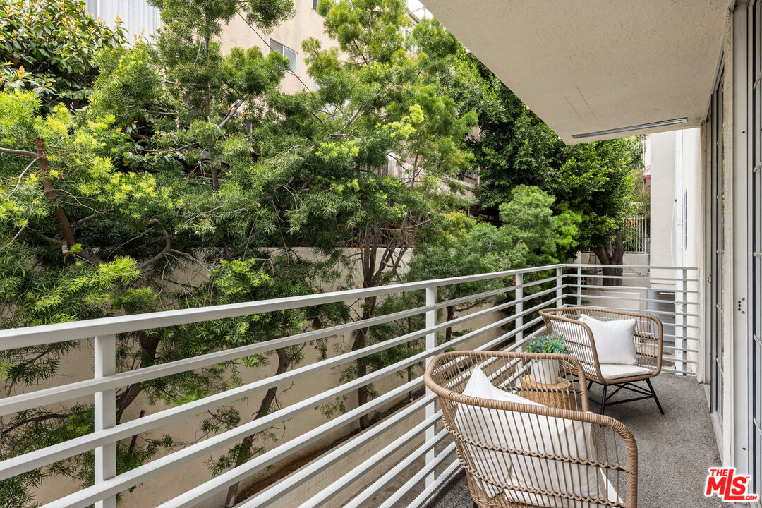 1129 Larrabee St Unit: 3