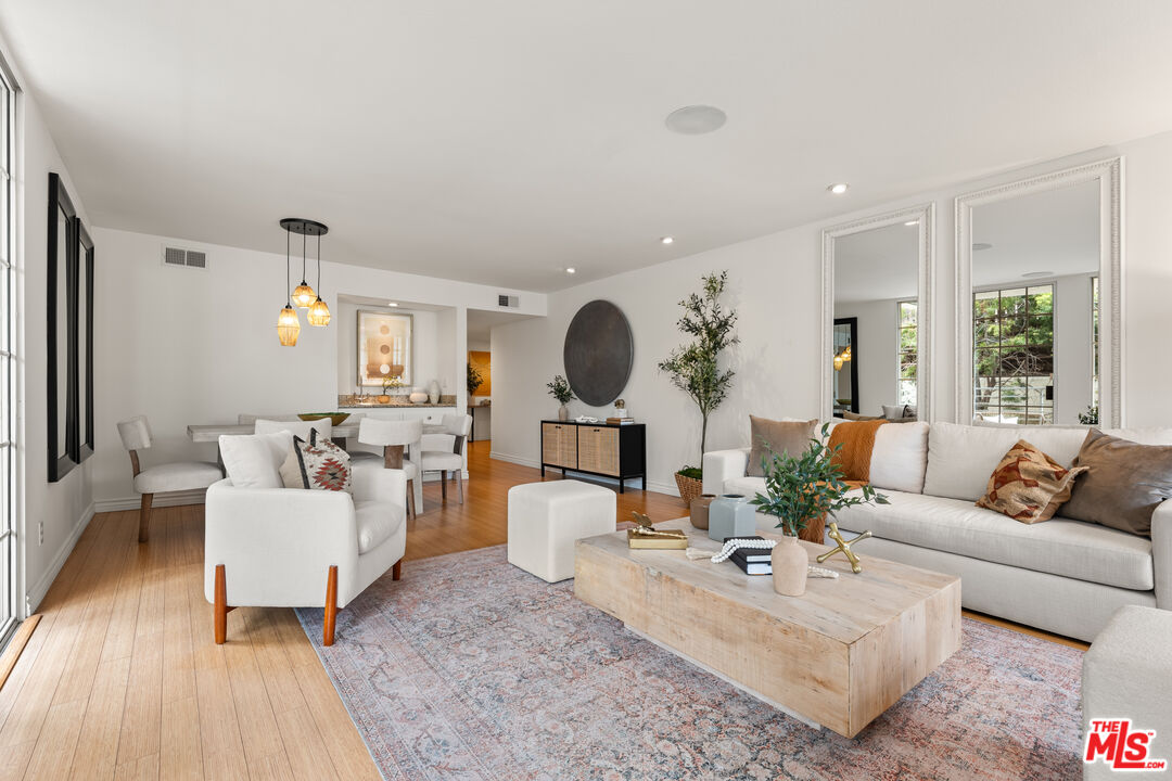 1129 Larrabee St Unit: 3