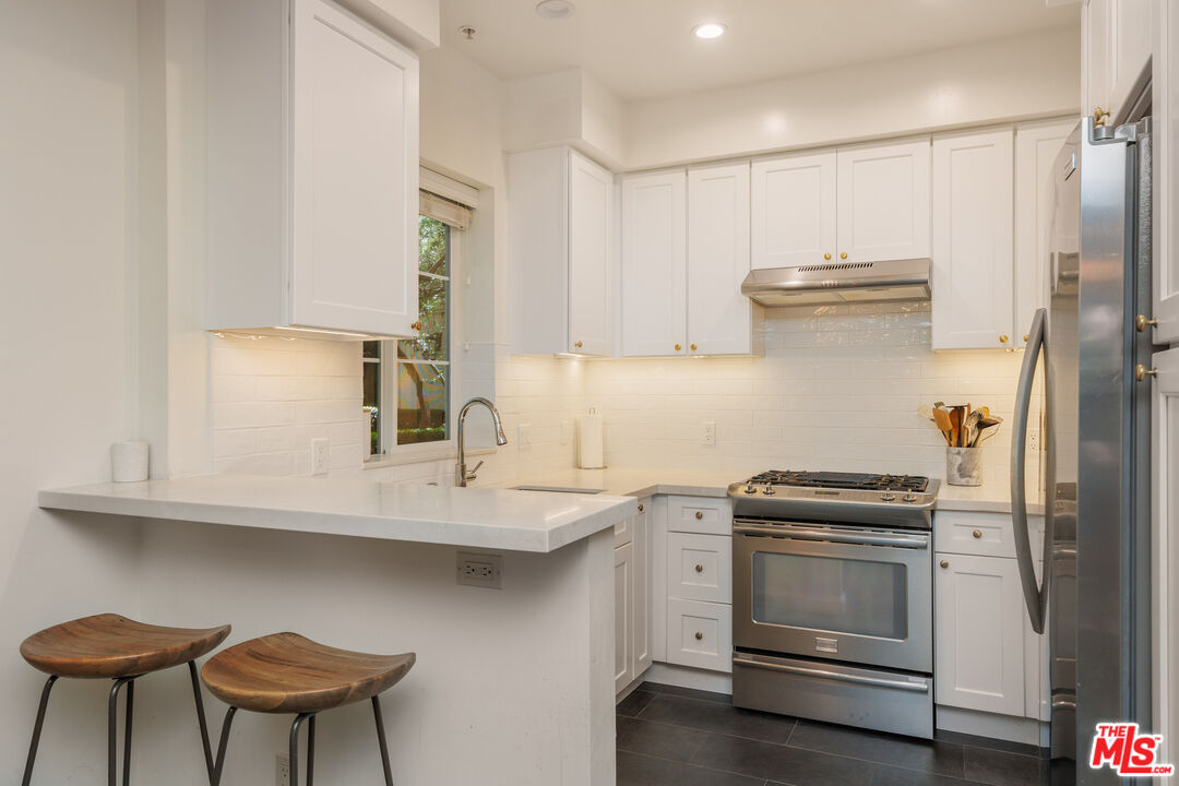 1625 Granville Ave Unit: 101