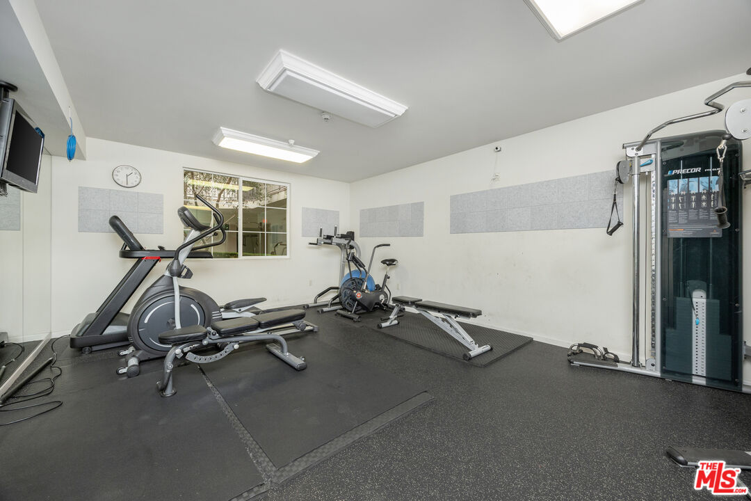 1625 Granville Ave Unit: 101