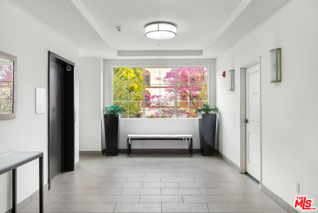 1625 Granville Ave Unit: 101