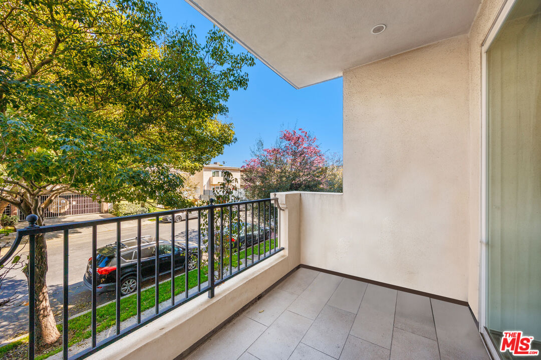 1625 Granville Ave Unit: 101