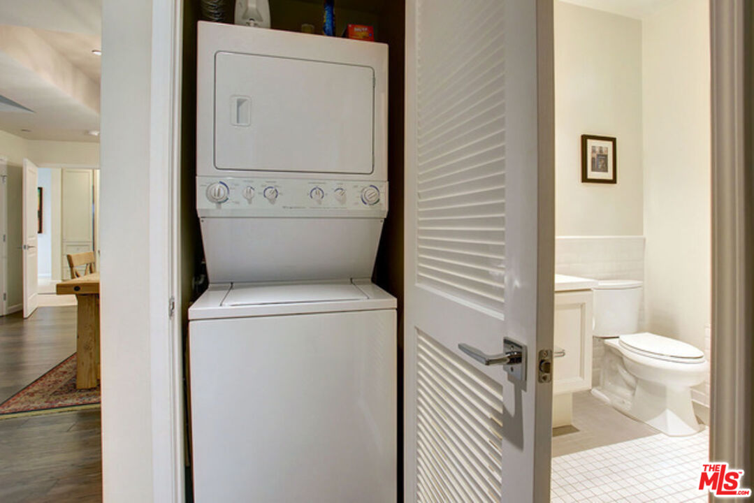 1625 Granville Ave Unit: 101