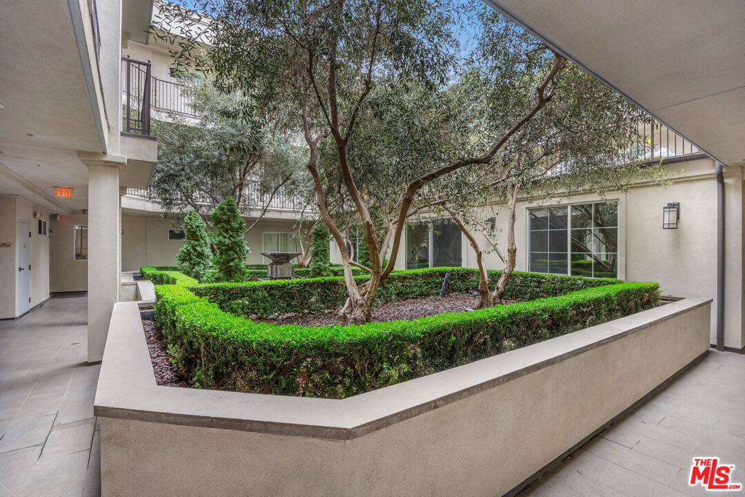 1625 Granville Ave Unit: 101