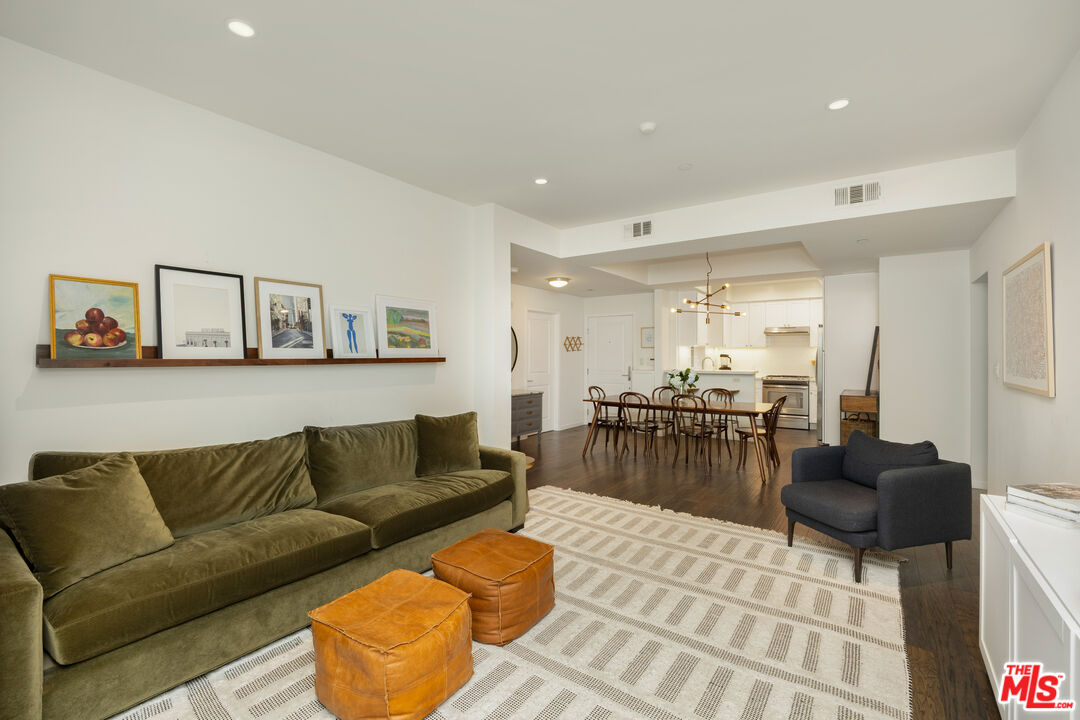 1625 Granville Ave Unit: 101