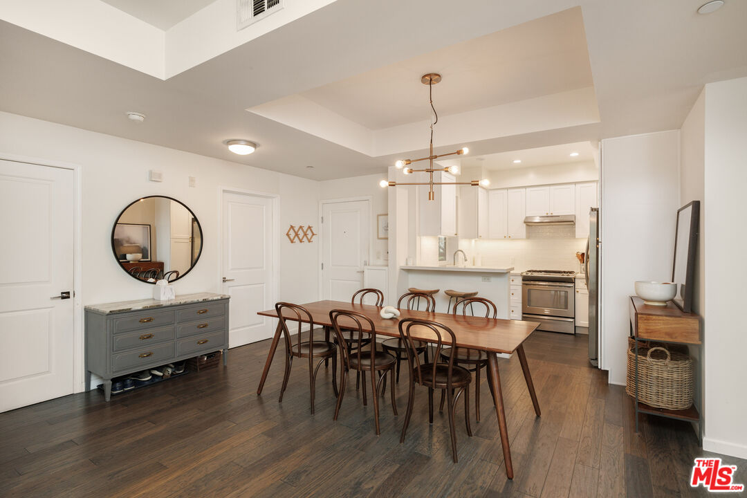1625 Granville Ave Unit: 101