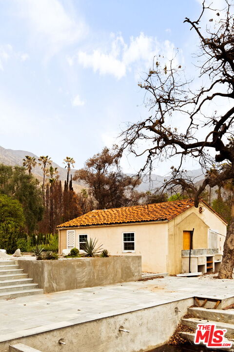 1661 E Mendocino St
