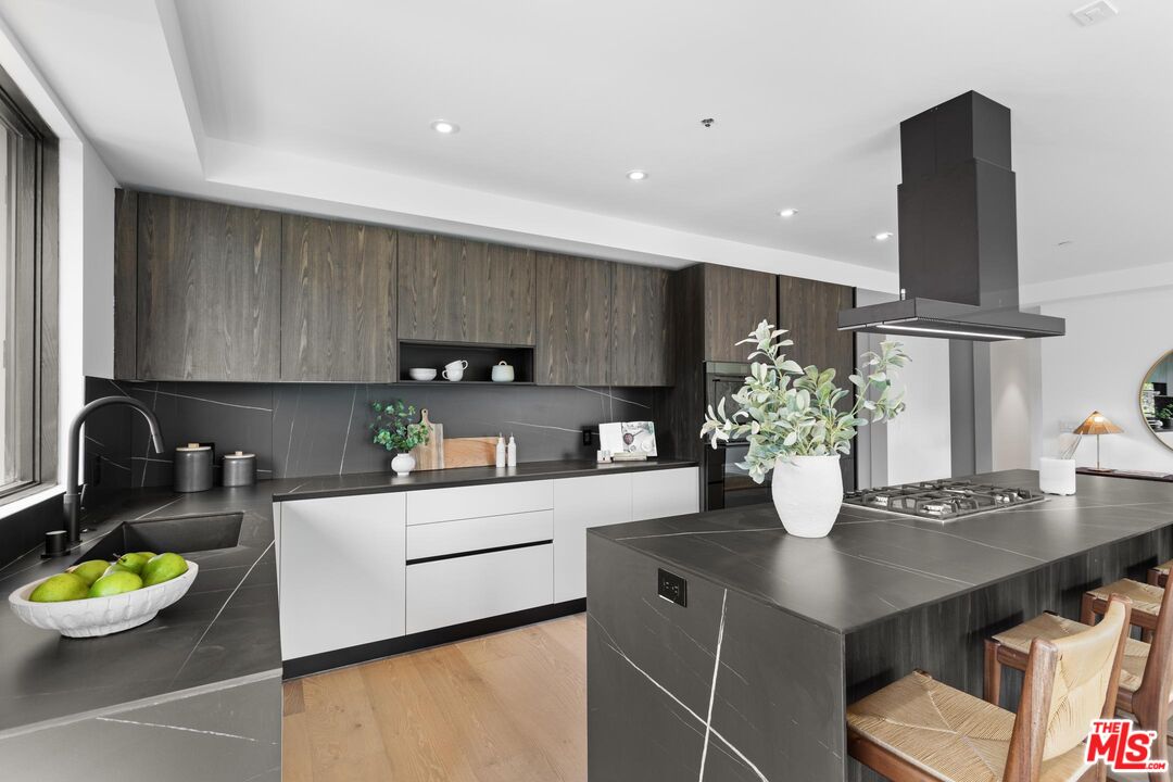 1618 Hilts Ave Unit: 303