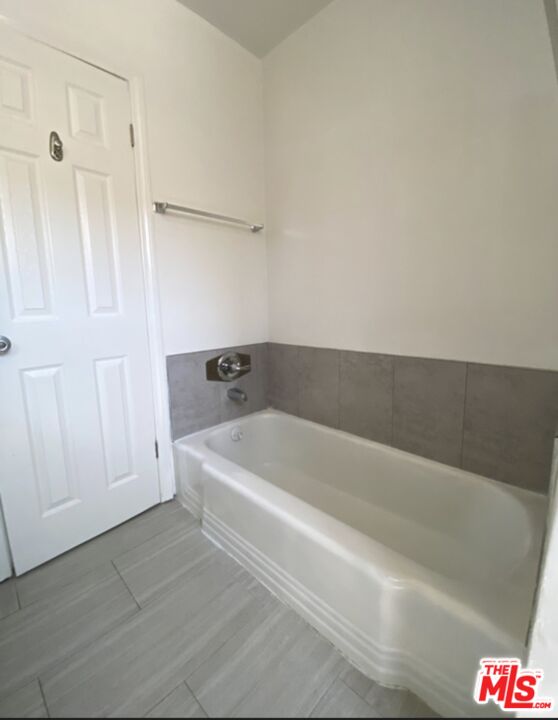 1261 N Laurel Ave Unit: 16