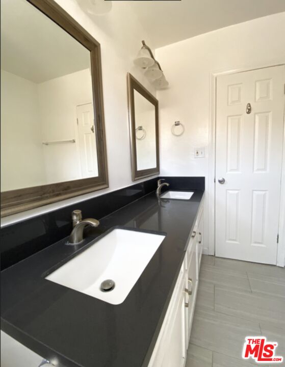 1261 N Laurel Ave Unit: 16