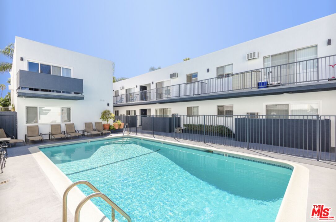 1261 N Laurel Ave Unit: 16