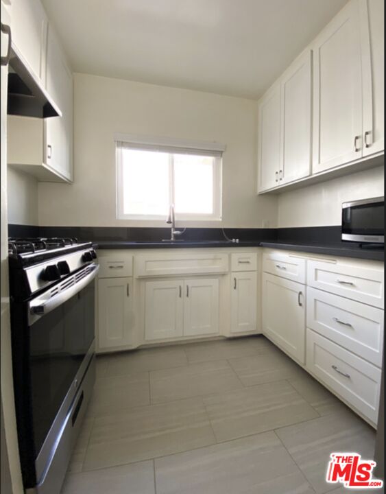 1261 N Laurel Ave Unit: 16