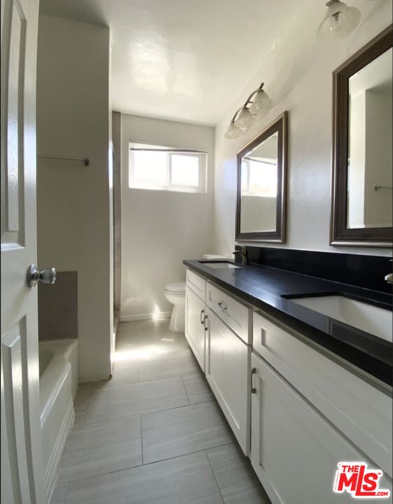 1261 N Laurel Ave Unit: 16