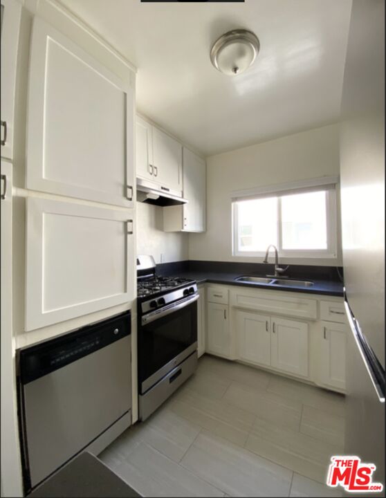 1261 N Laurel Ave Unit: 16