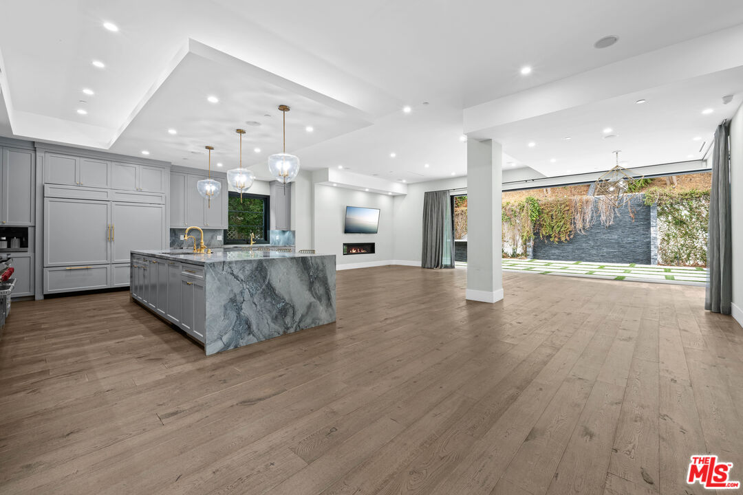 1538 N Beverly Dr