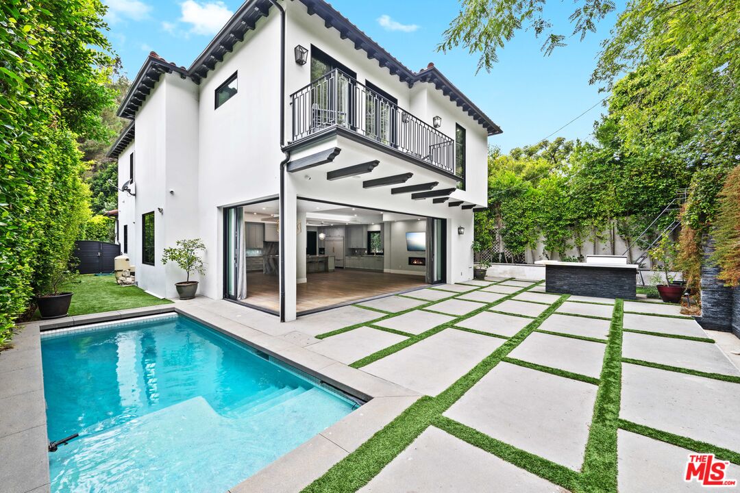 1538 N Beverly Dr