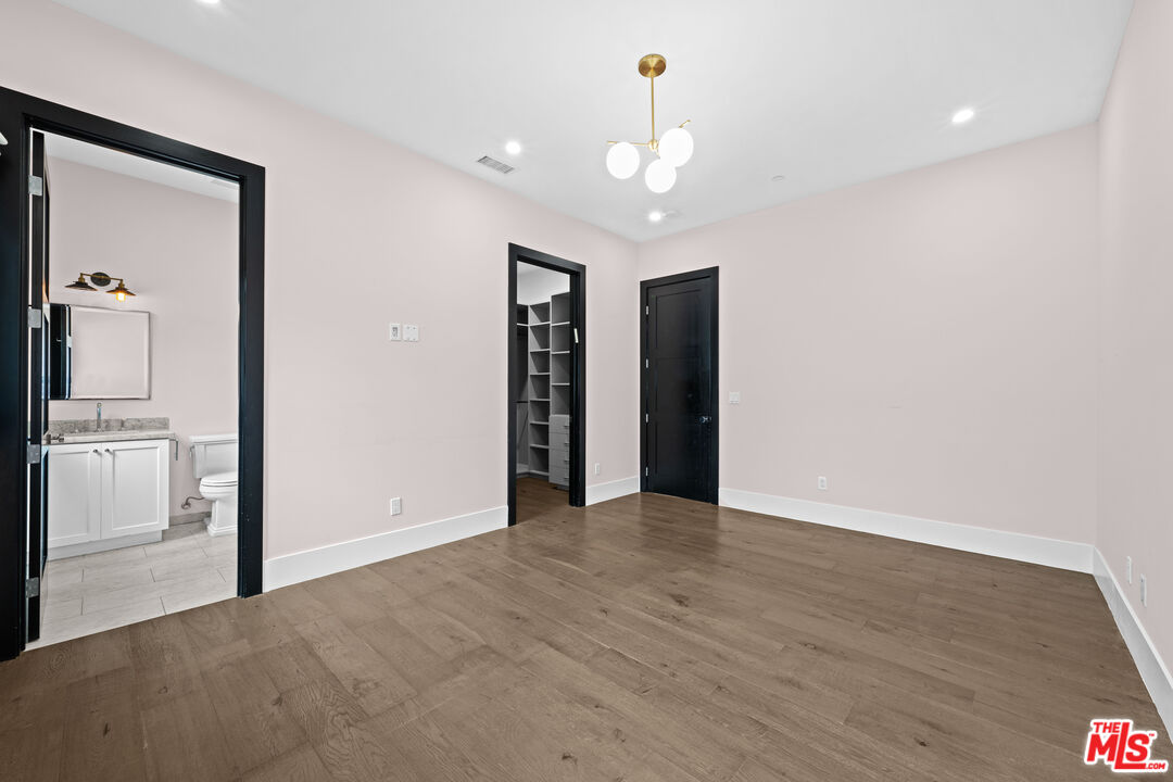 1538 N Beverly Dr