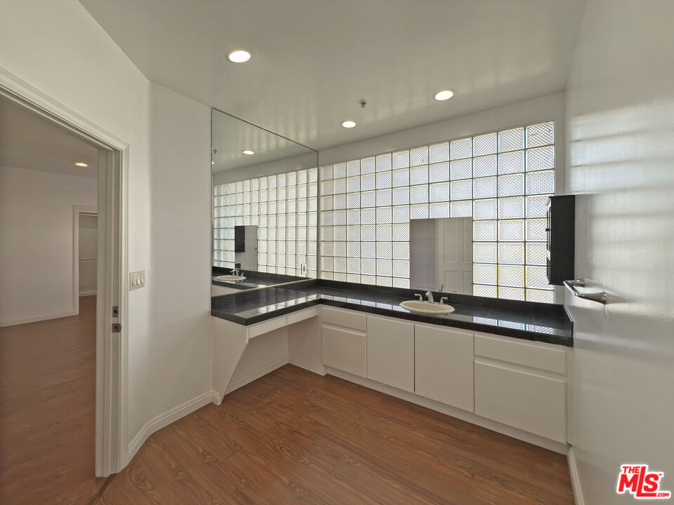 120 S Crescent Dr Unit: 305