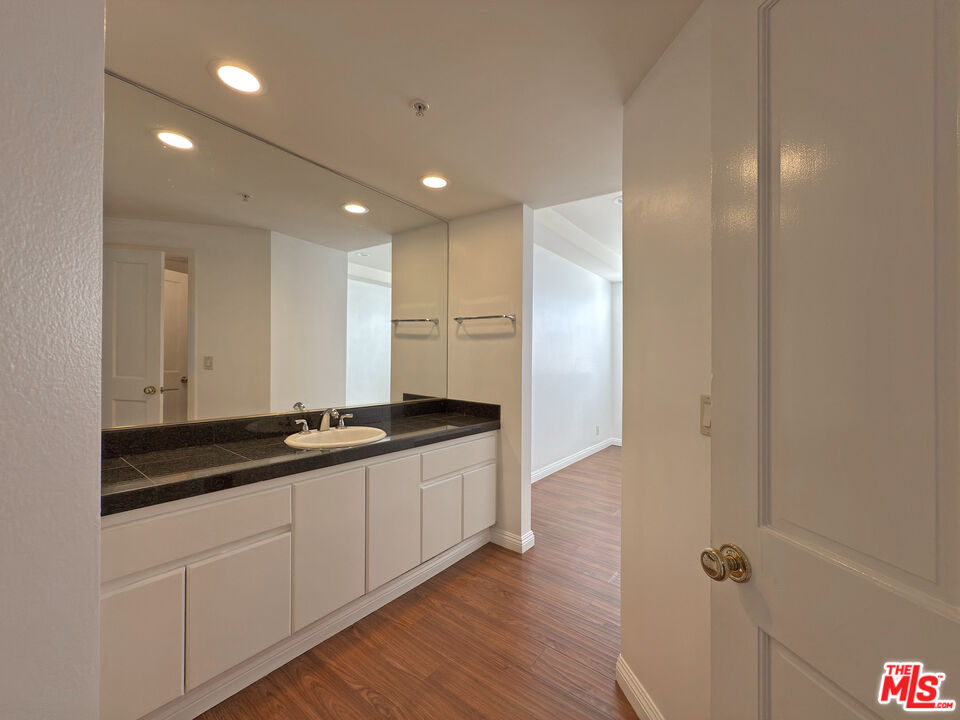 120 S Crescent Dr Unit: 305