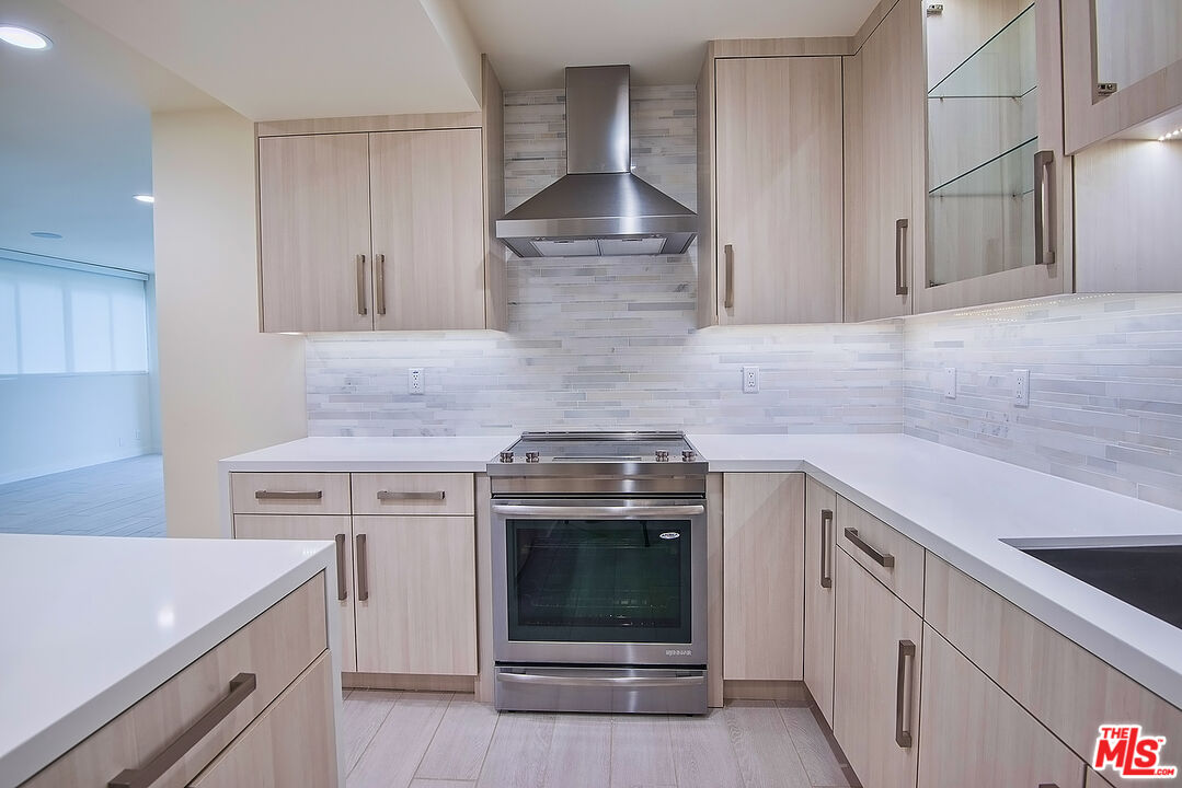 875 Comstock Ave Unit: 3E