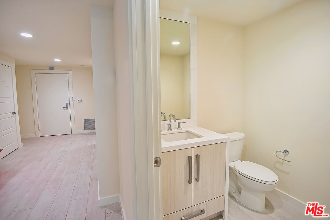 875 Comstock Ave Unit: 3E