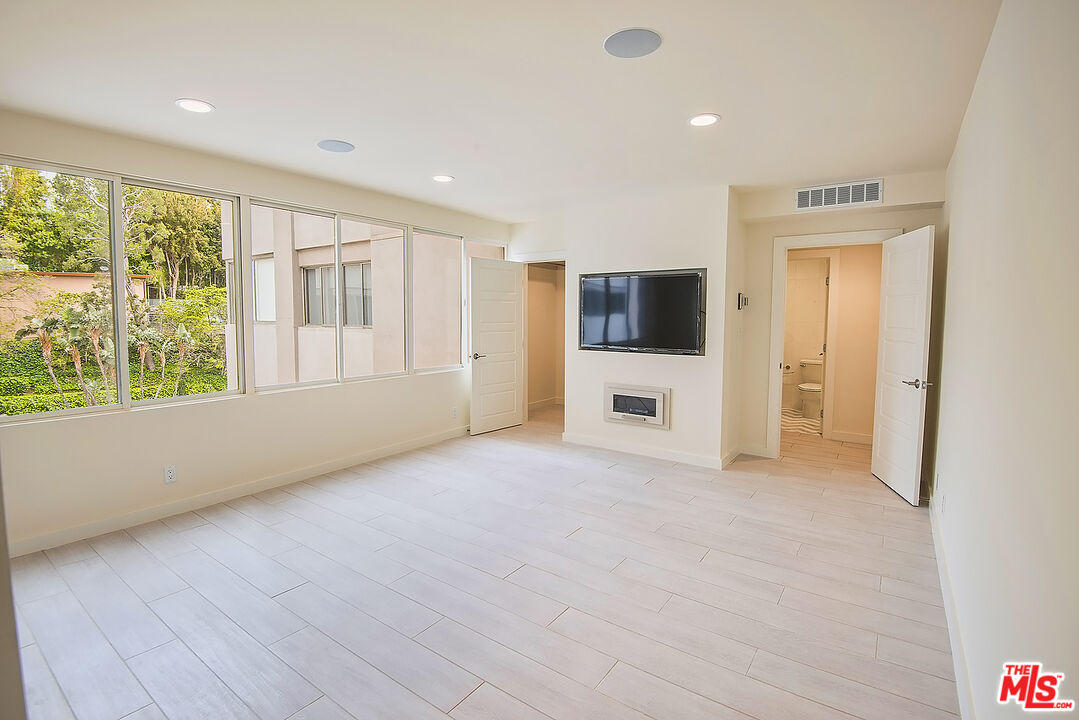 875 Comstock Ave Unit: 3E