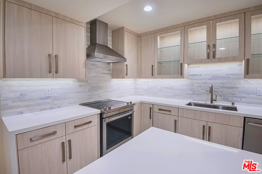 875 Comstock Ave Unit: 3E