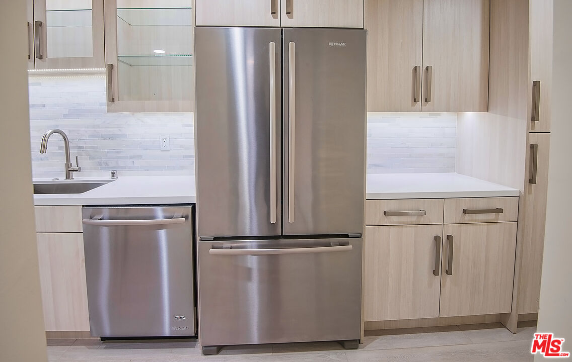875 Comstock Ave Unit: 3E