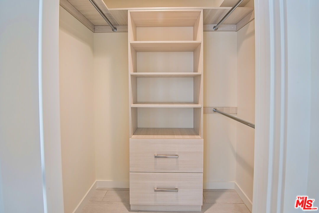 875 Comstock Ave Unit: 3E