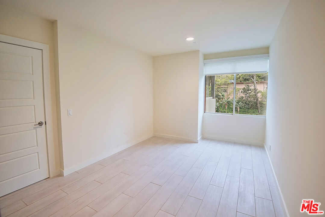 875 Comstock Ave Unit: 3E