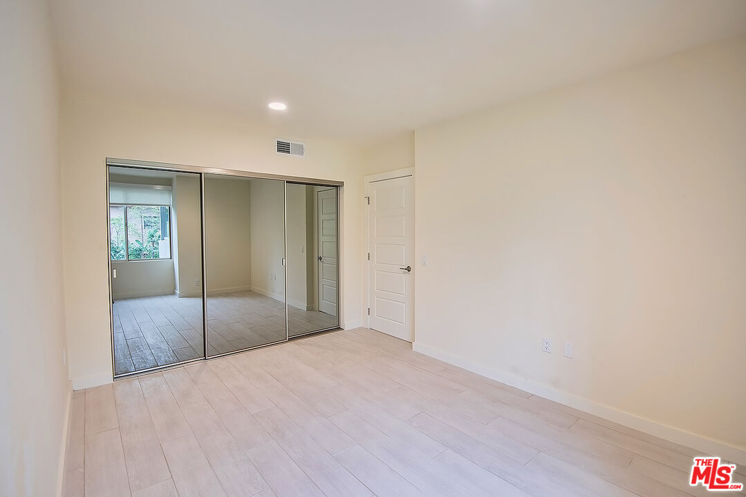 875 Comstock Ave Unit: 3E