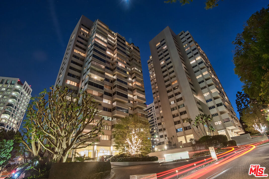 875 Comstock Ave Unit: 3E