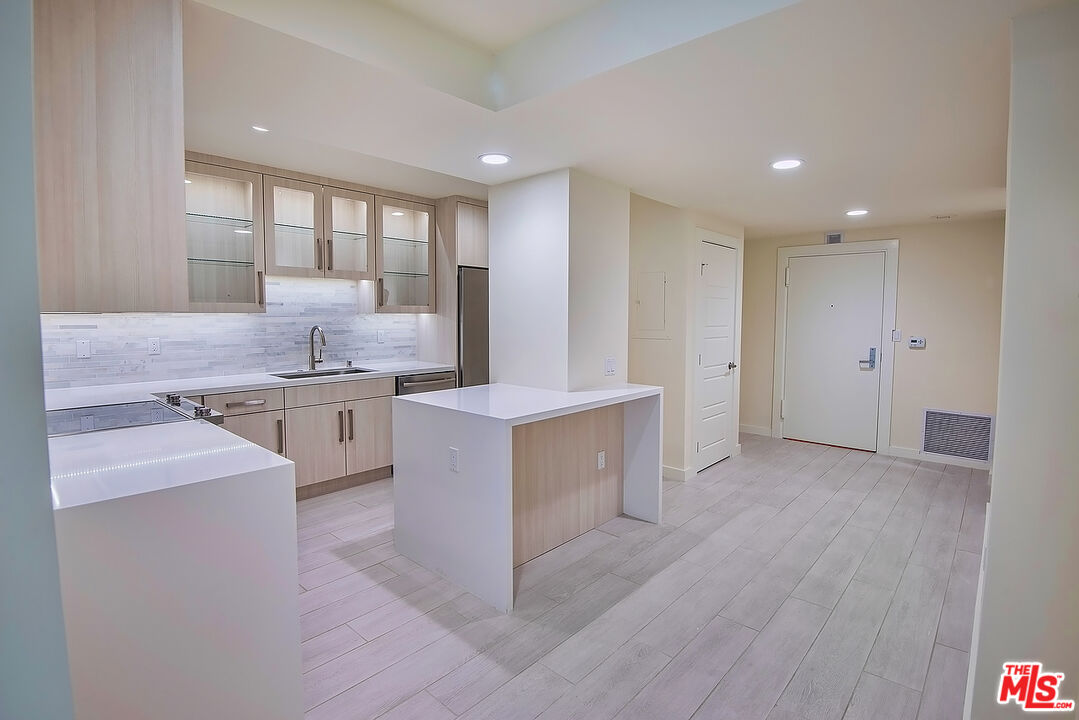 875 Comstock Ave Unit: 3E