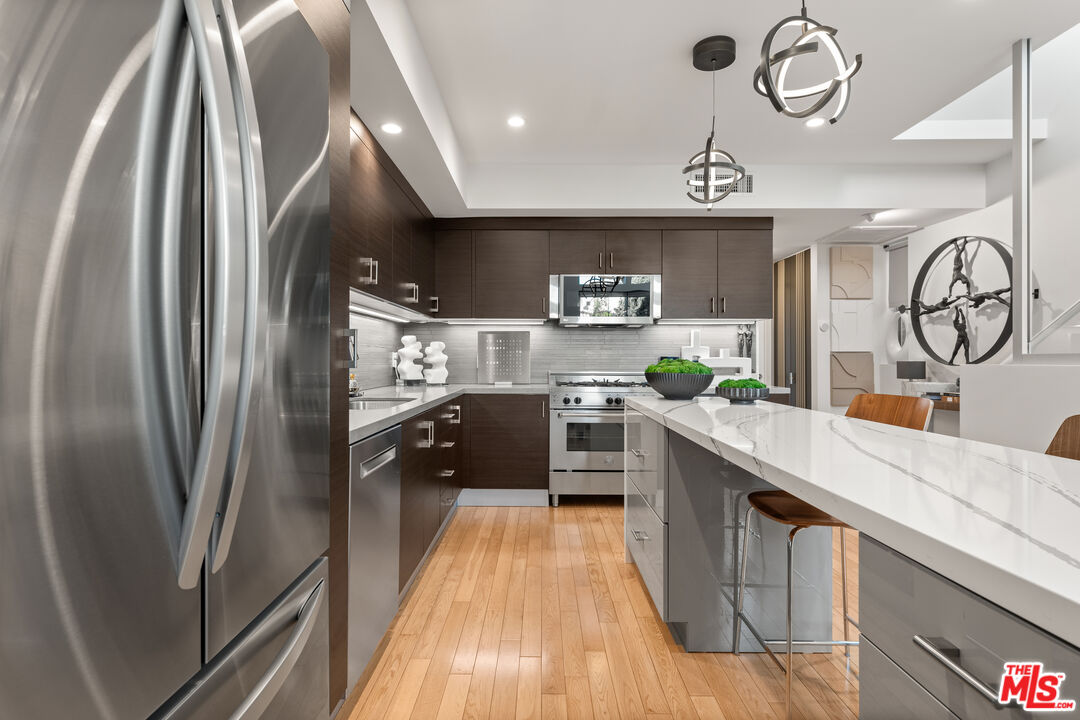 742 N Hudson Ave Unit: 4